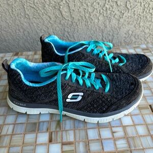 Sketchers - Light Weight - Flex Sole - Memory Foam - Laced Sneakers/Athletics